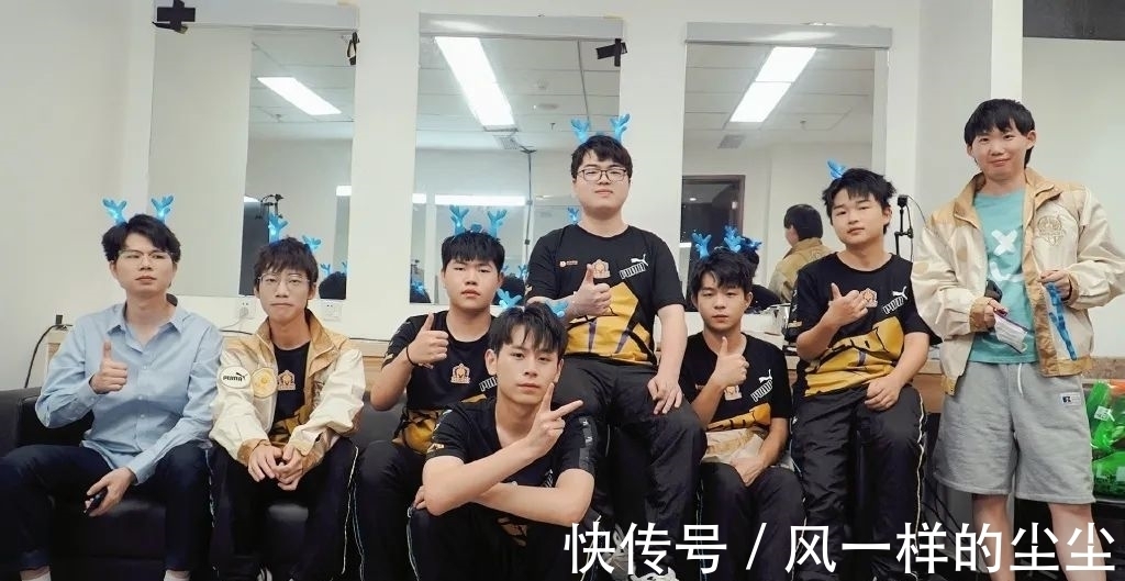 蒙尼之间的 蒙尼之间的