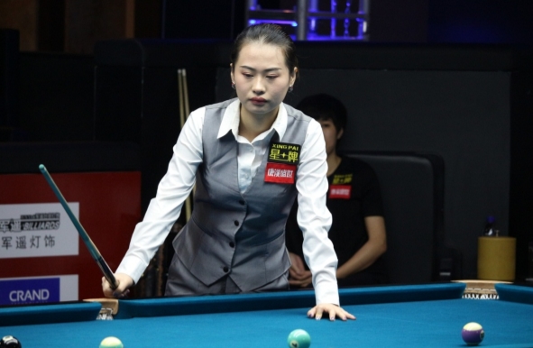 足球赛场上 足球赛场上