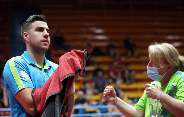 浓眉与小克 浓眉与小克